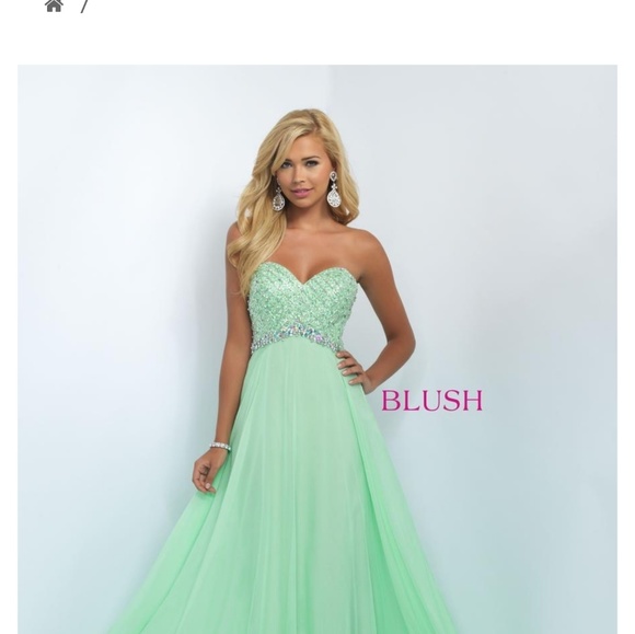 Blush Dresses & Skirts - Stunning strapless honeydew/mint prom dress